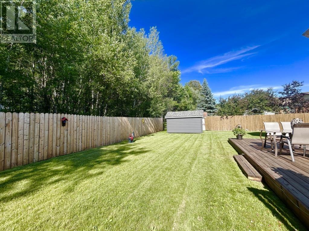 1712 Lyndy Pl N Property Photo 4