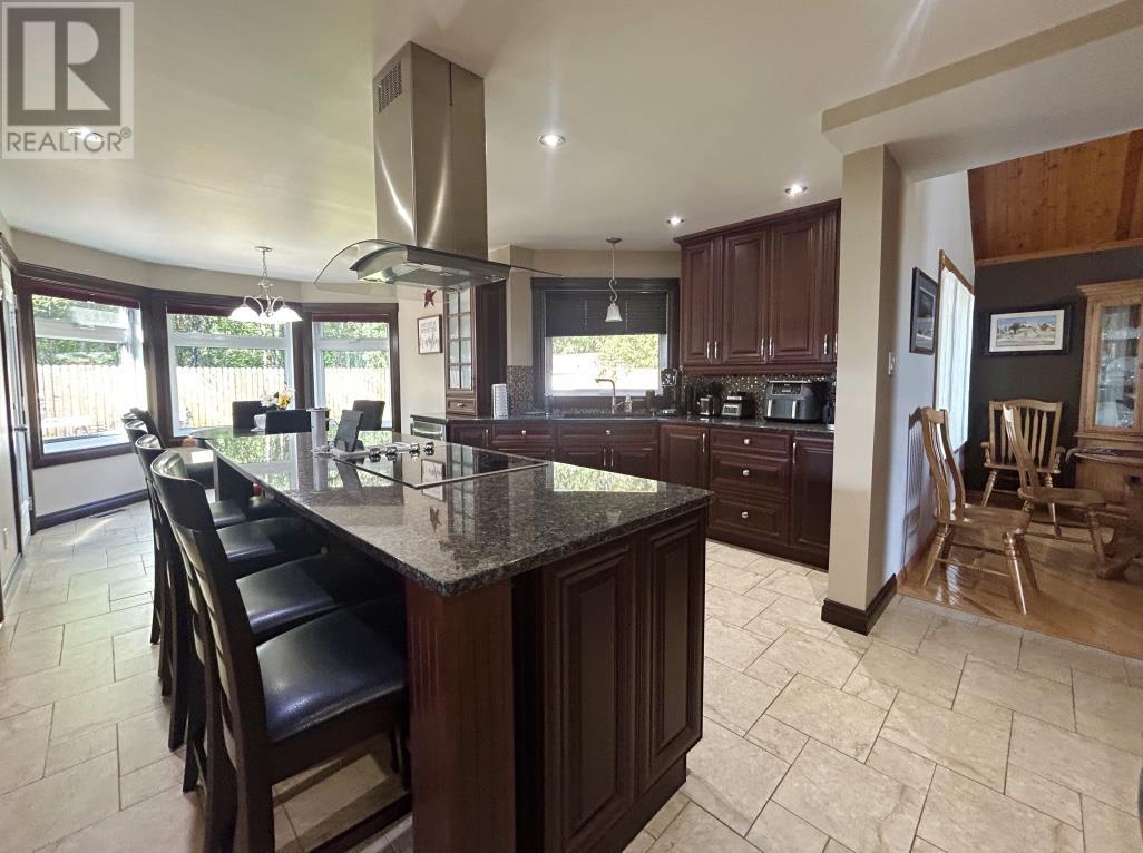 1712 Lyndy Pl N Property Photo 6