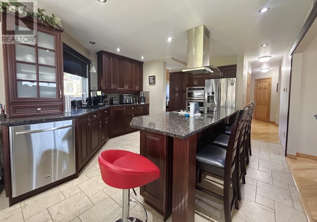 1712 Lyndy Pl N Property Photo 7