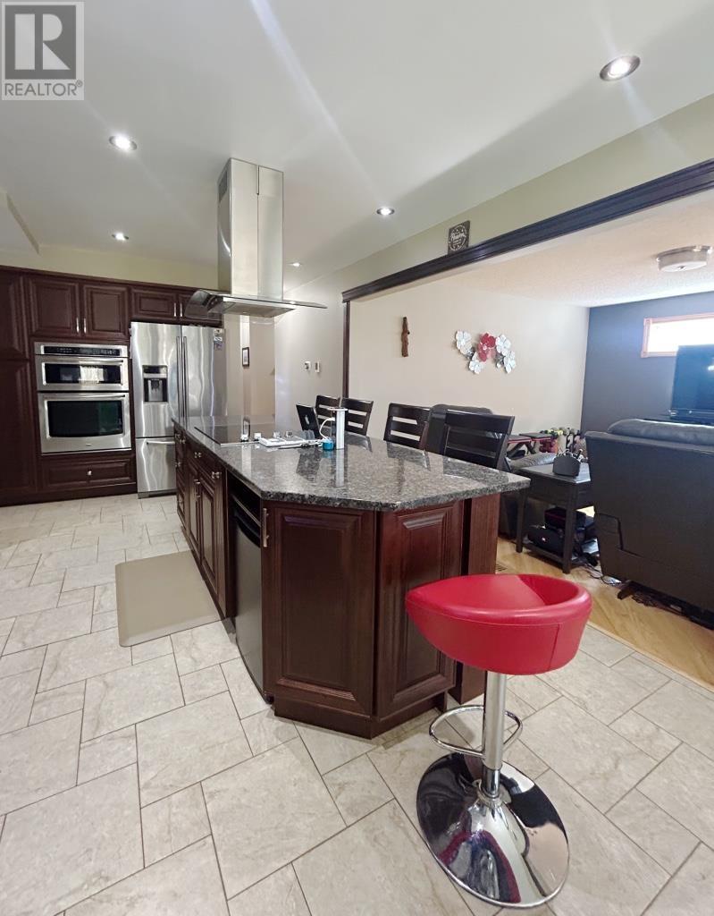 1712 Lyndy Pl N Property Photo 10