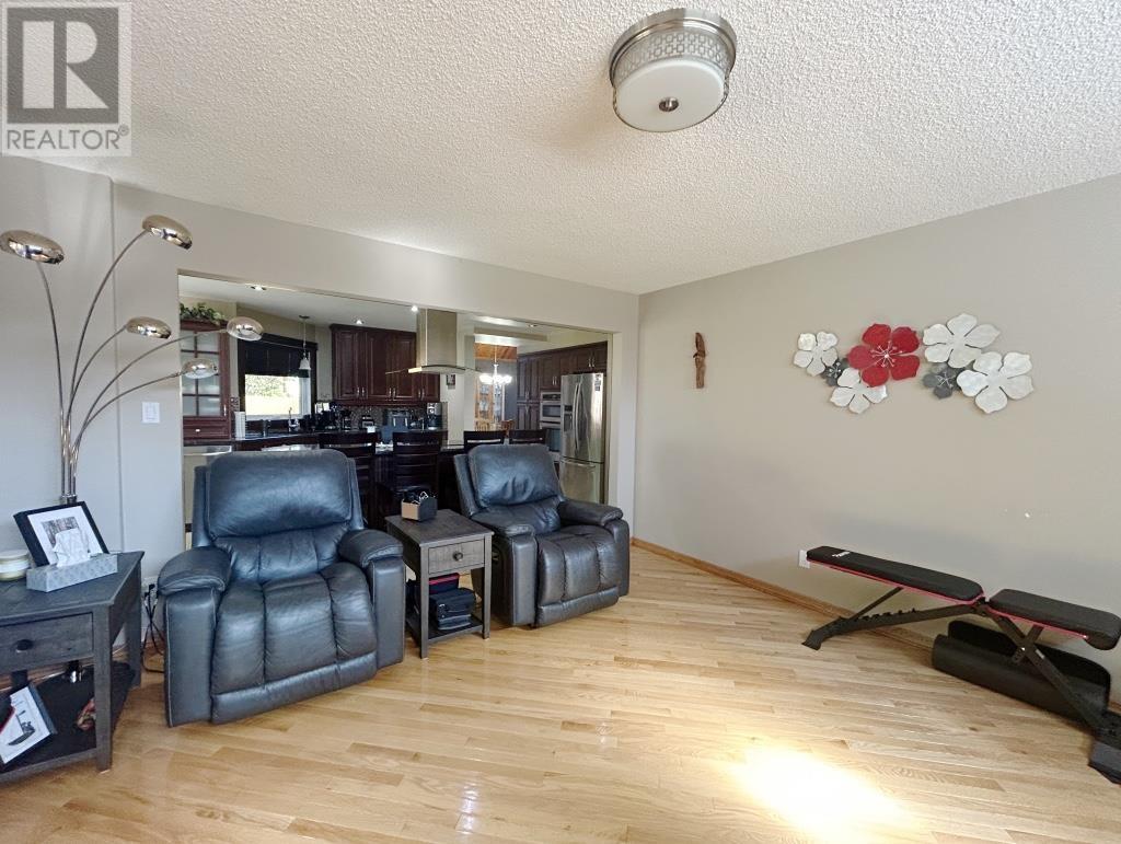 1712 Lyndy Pl N Property Photo 11