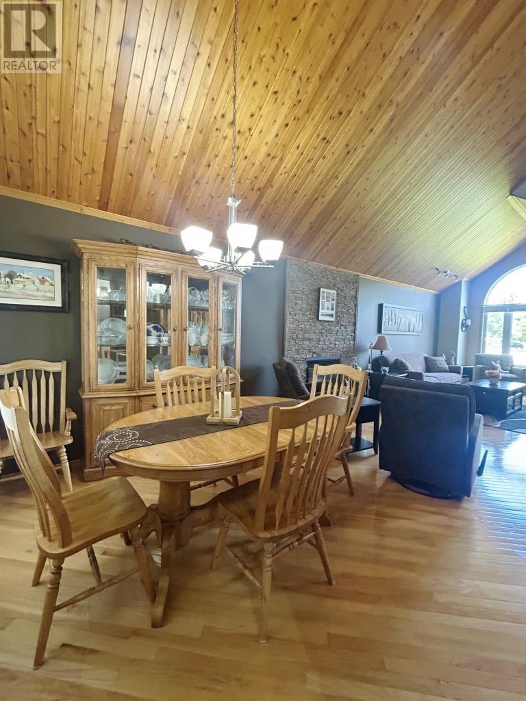 1712 Lyndy Pl N Property Photo 12