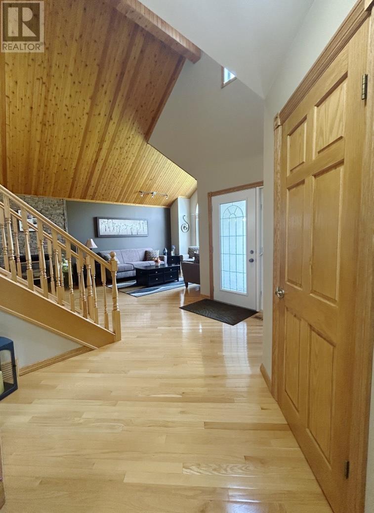 1712 Lyndy Pl N Property Photo 17