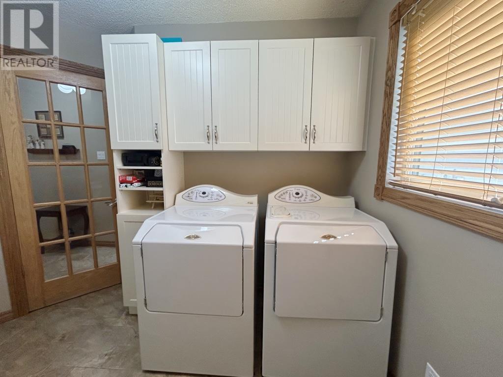 1712 Lyndy Pl N Property Photo 20