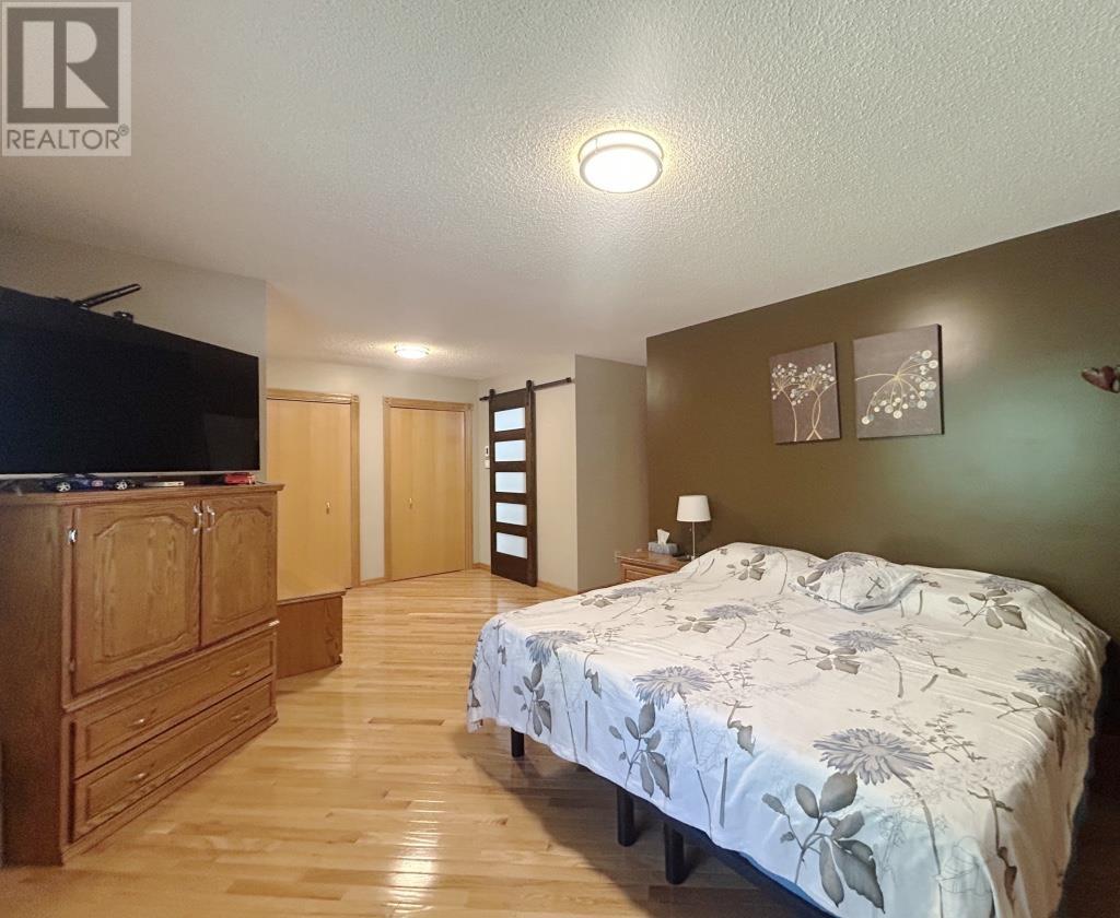 1712 Lyndy Pl N Property Photo 22