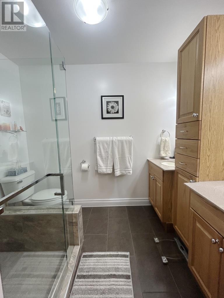 1712 Lyndy Pl N Property Photo 23