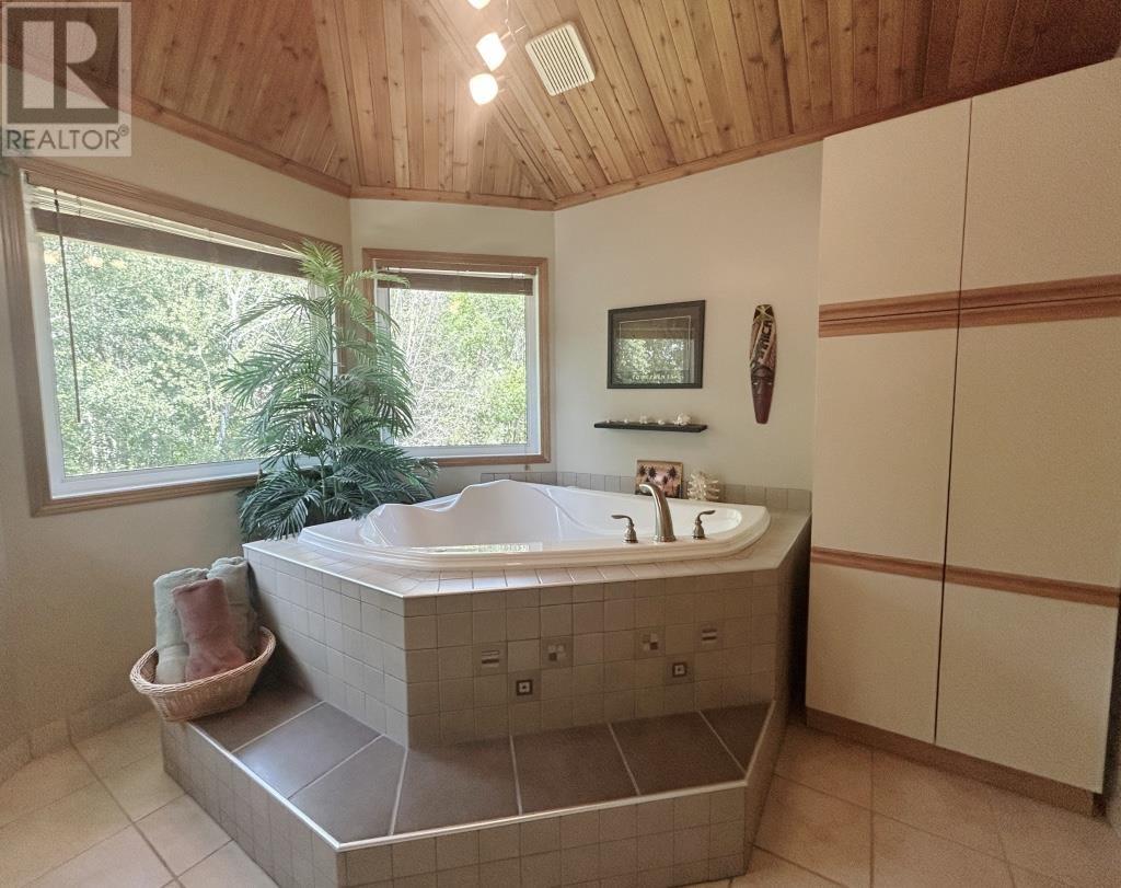 1712 Lyndy Pl N Property Photo 25