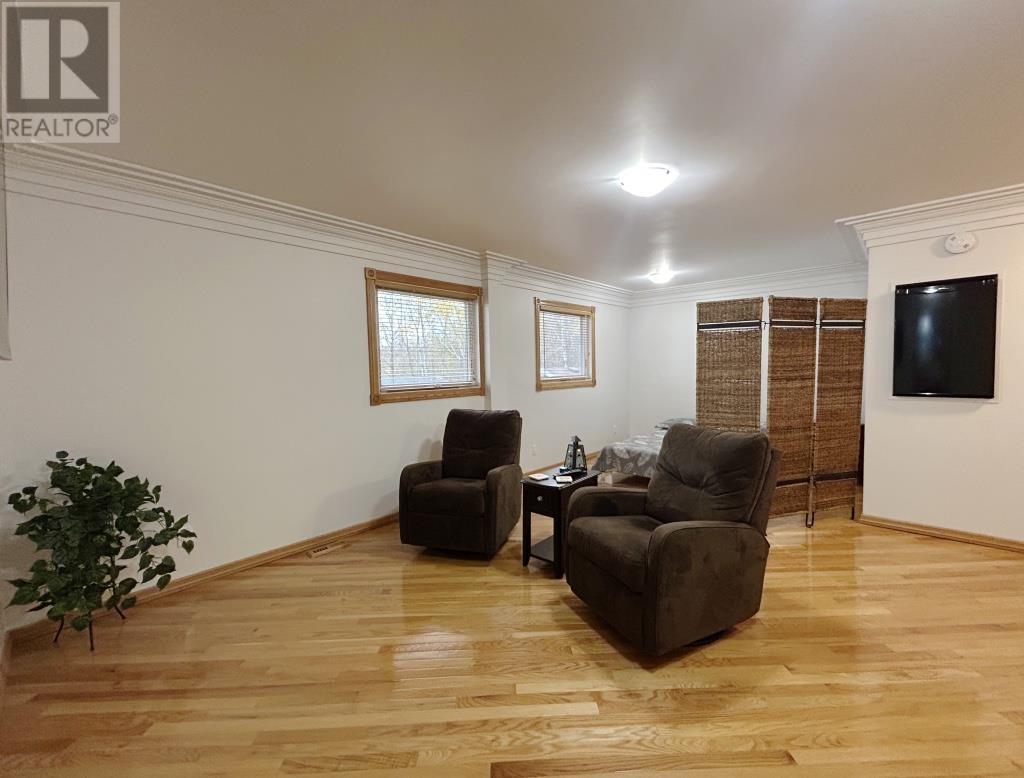 1712 Lyndy Pl N Property Photo 26