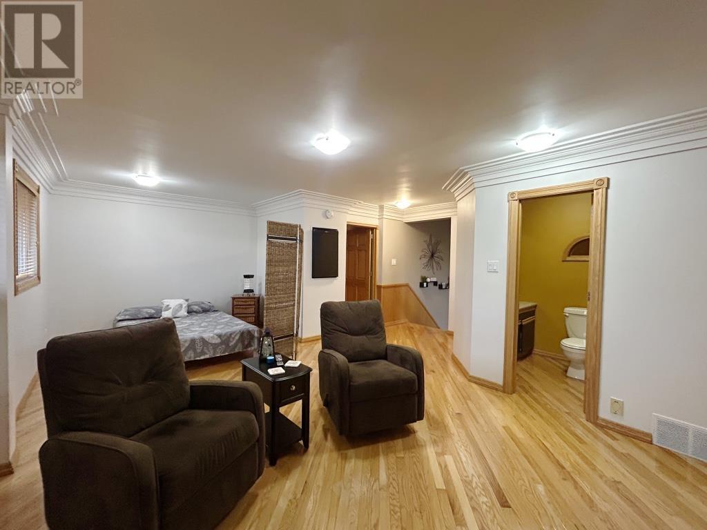 1712 Lyndy Pl N Property Photo 27