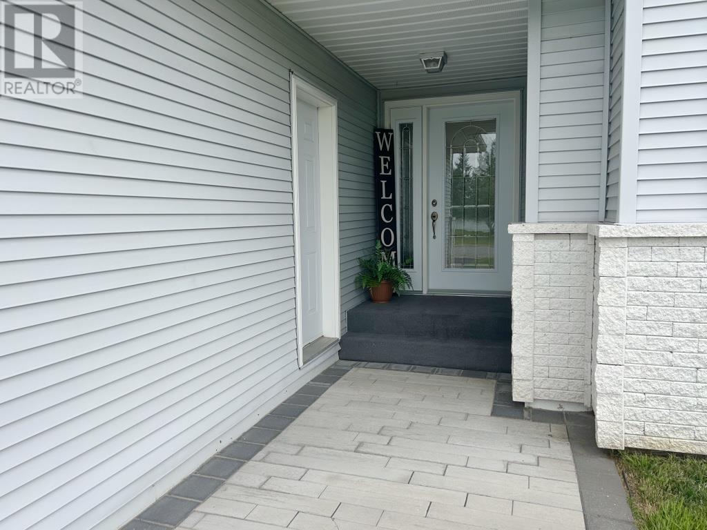 1712 Lyndy Pl N Property Photo 35