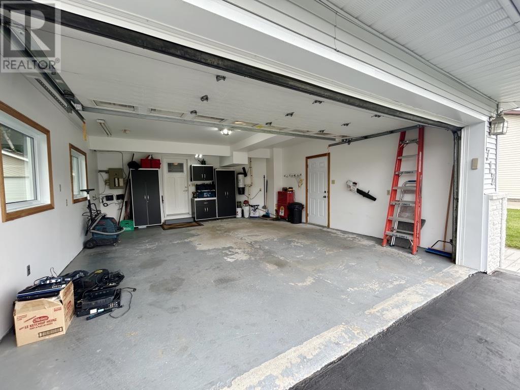 1712 Lyndy Pl N Property Photo 36