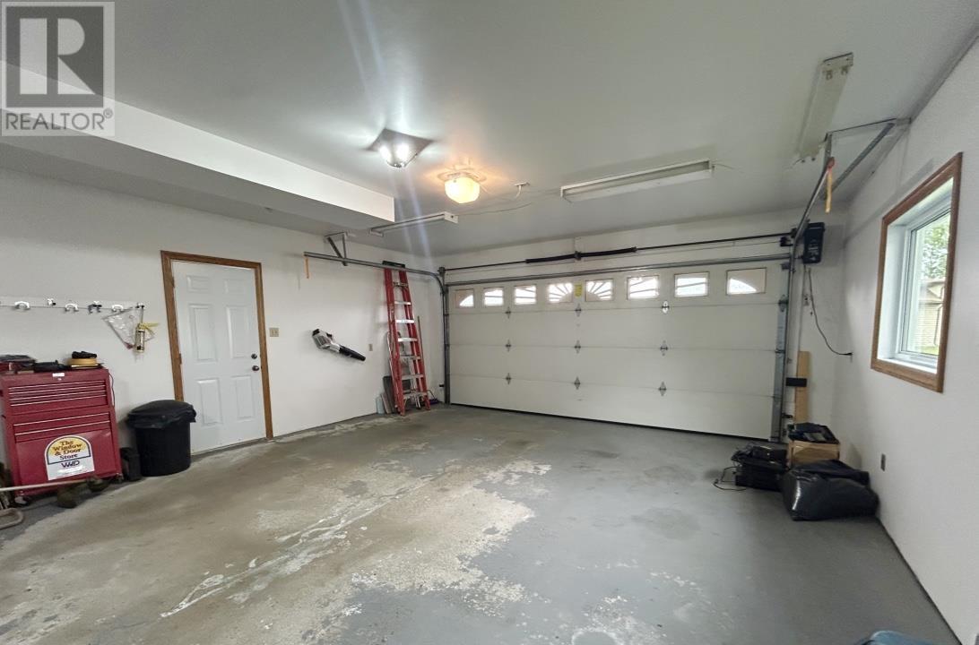 1712 Lyndy Pl N Property Photo 37