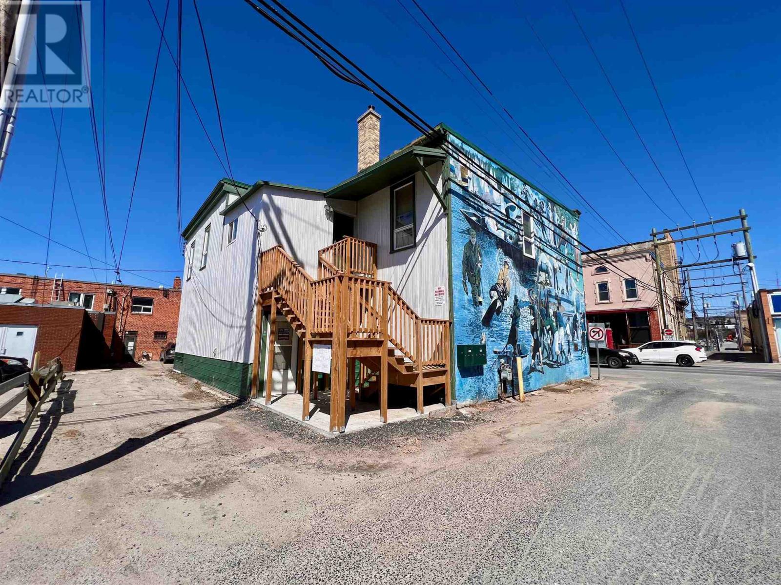 209 Second St Property Photo 6