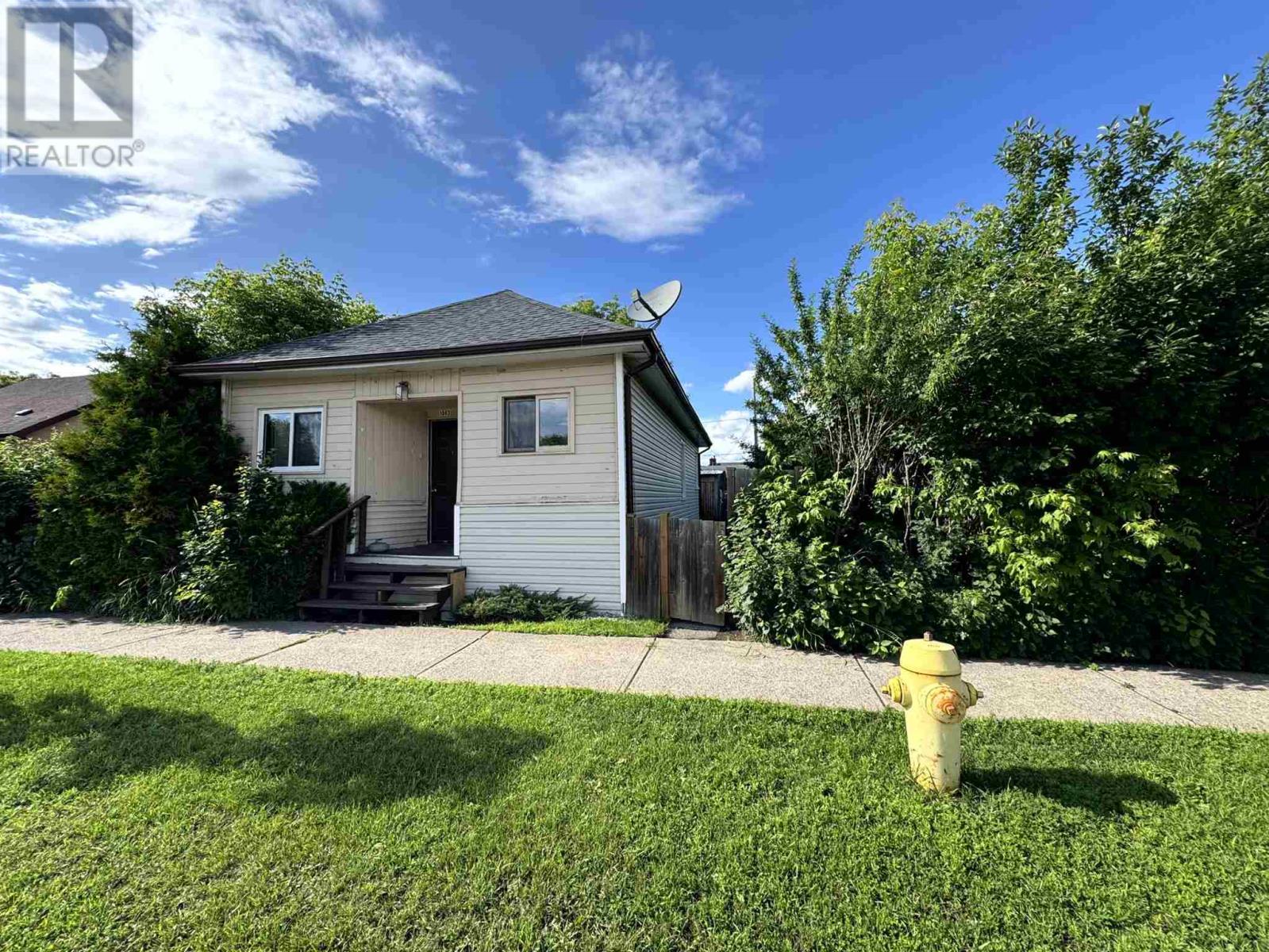 1003 Gore St W Property Photo 1