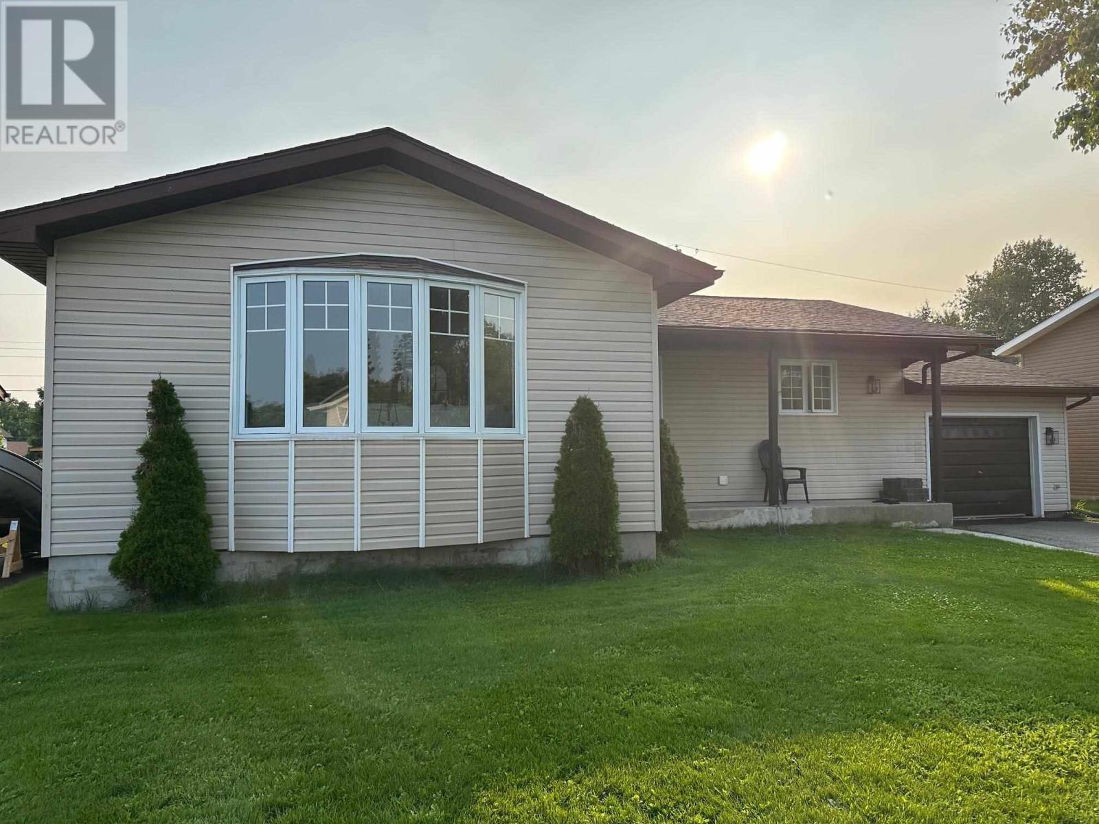 29 Eastgrove Cres Property Photo 1
