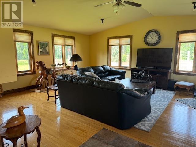 327 Calvert Rd Property Photo 2