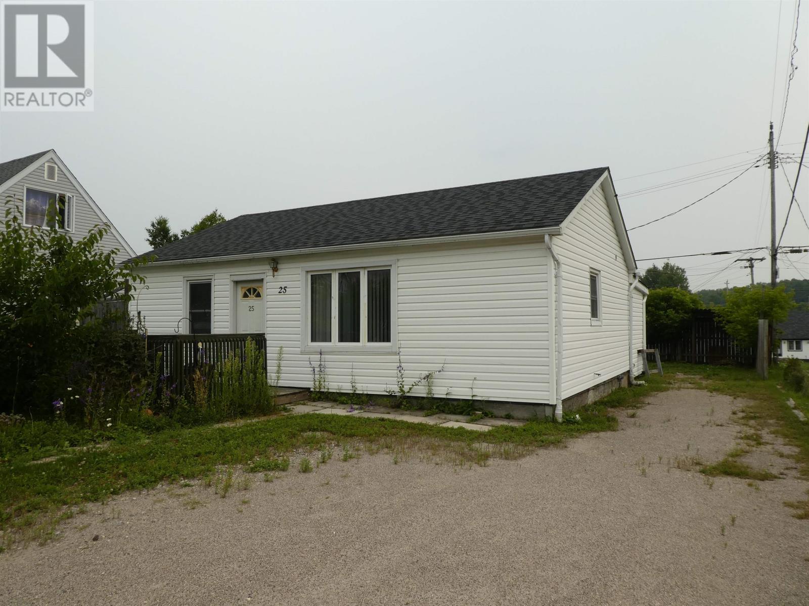 25 Adjala Ave Property Photo 1