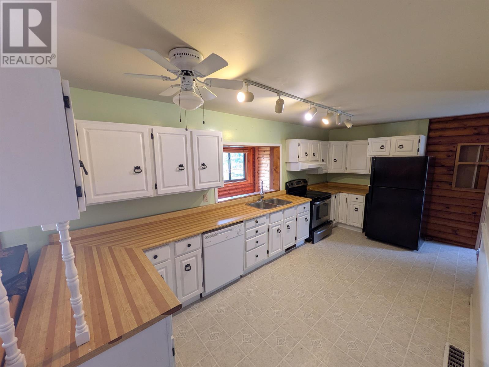 6 The River Rd Property Photo 9