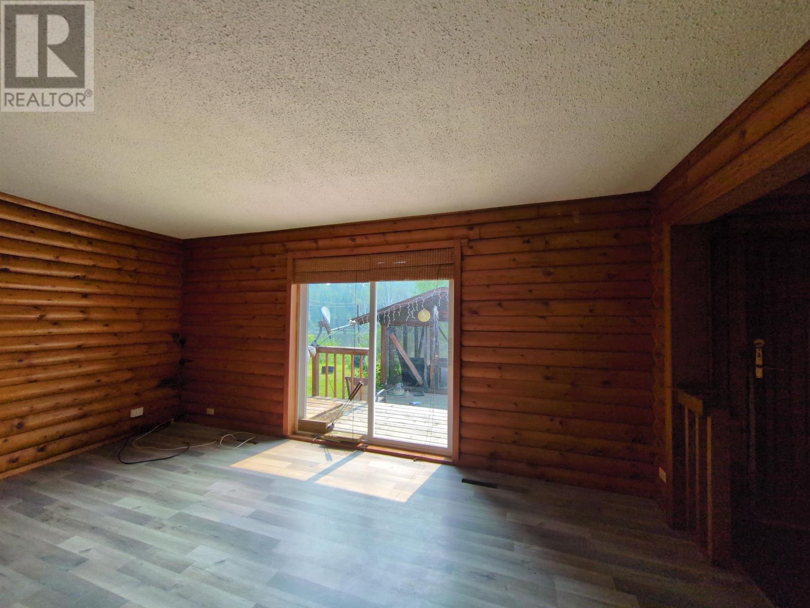 6 The River Rd Property Photo 10