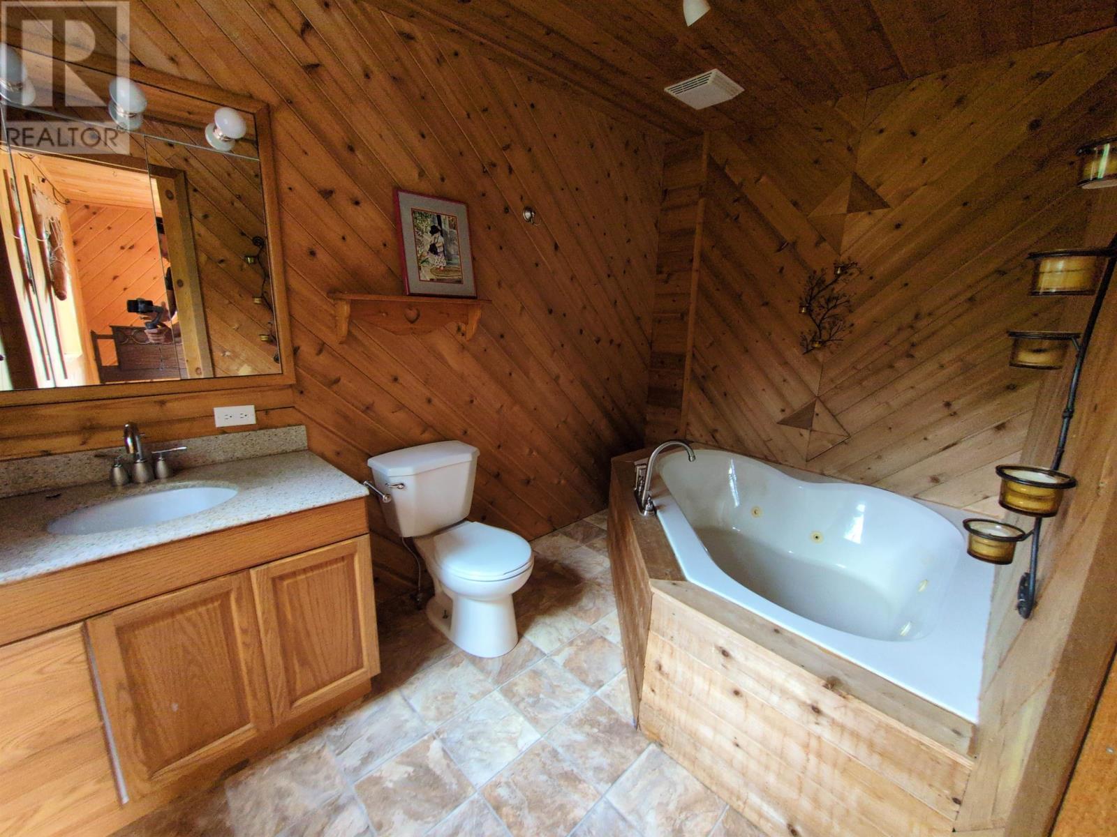 6 The River Rd Property Photo 14