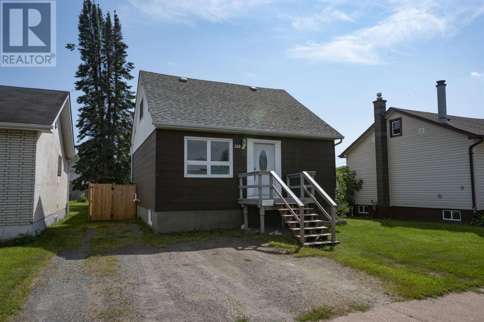 248 Christina Street East Property Photo 1