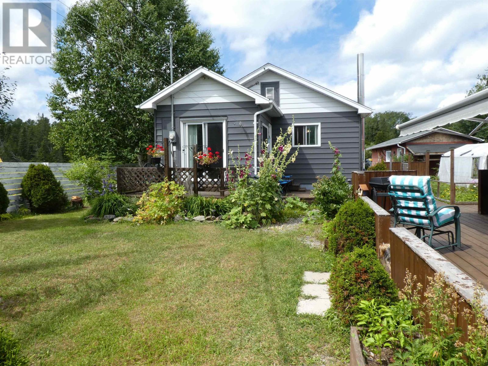 337 Garnet Dr Property Photo 2