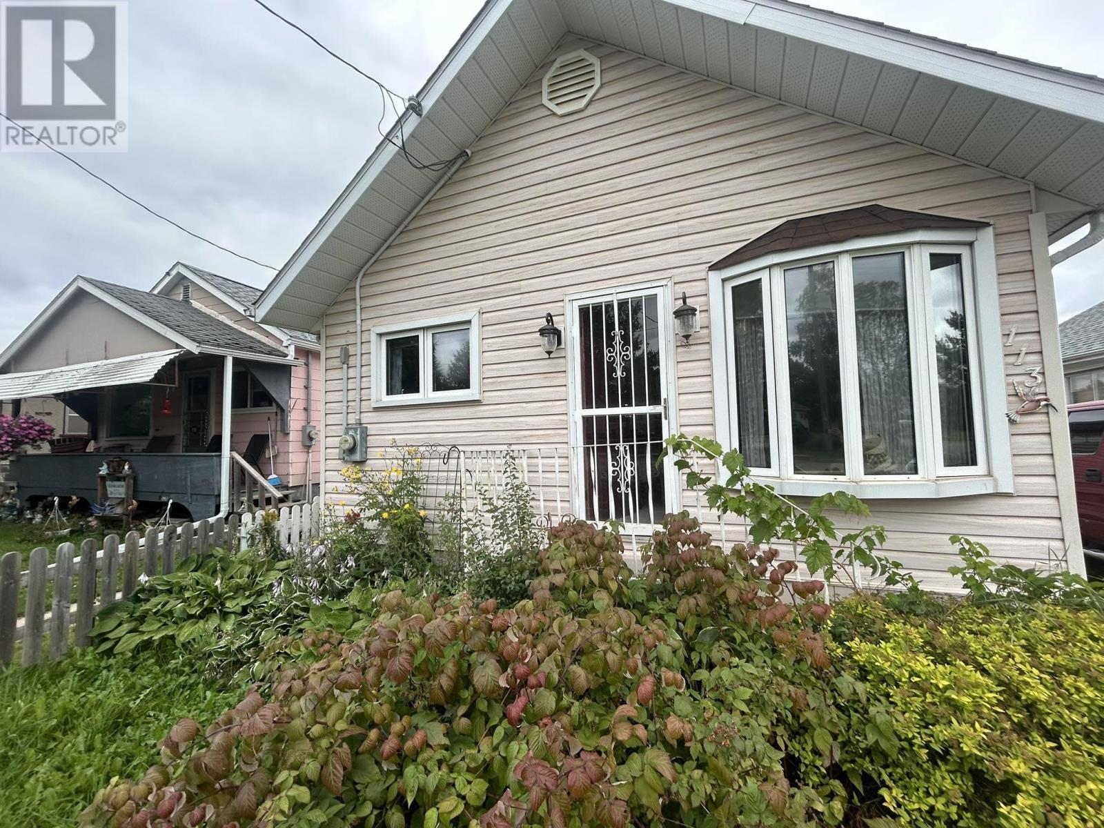 113 Burns St Property Photo 1