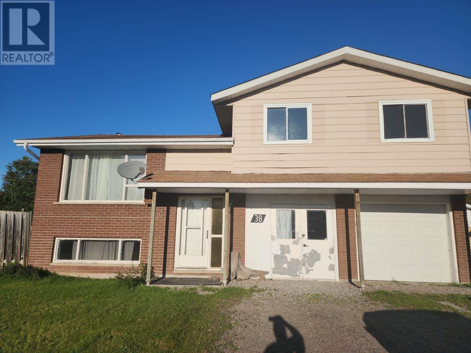 38 EASTGROVE CRES Property Photo 1