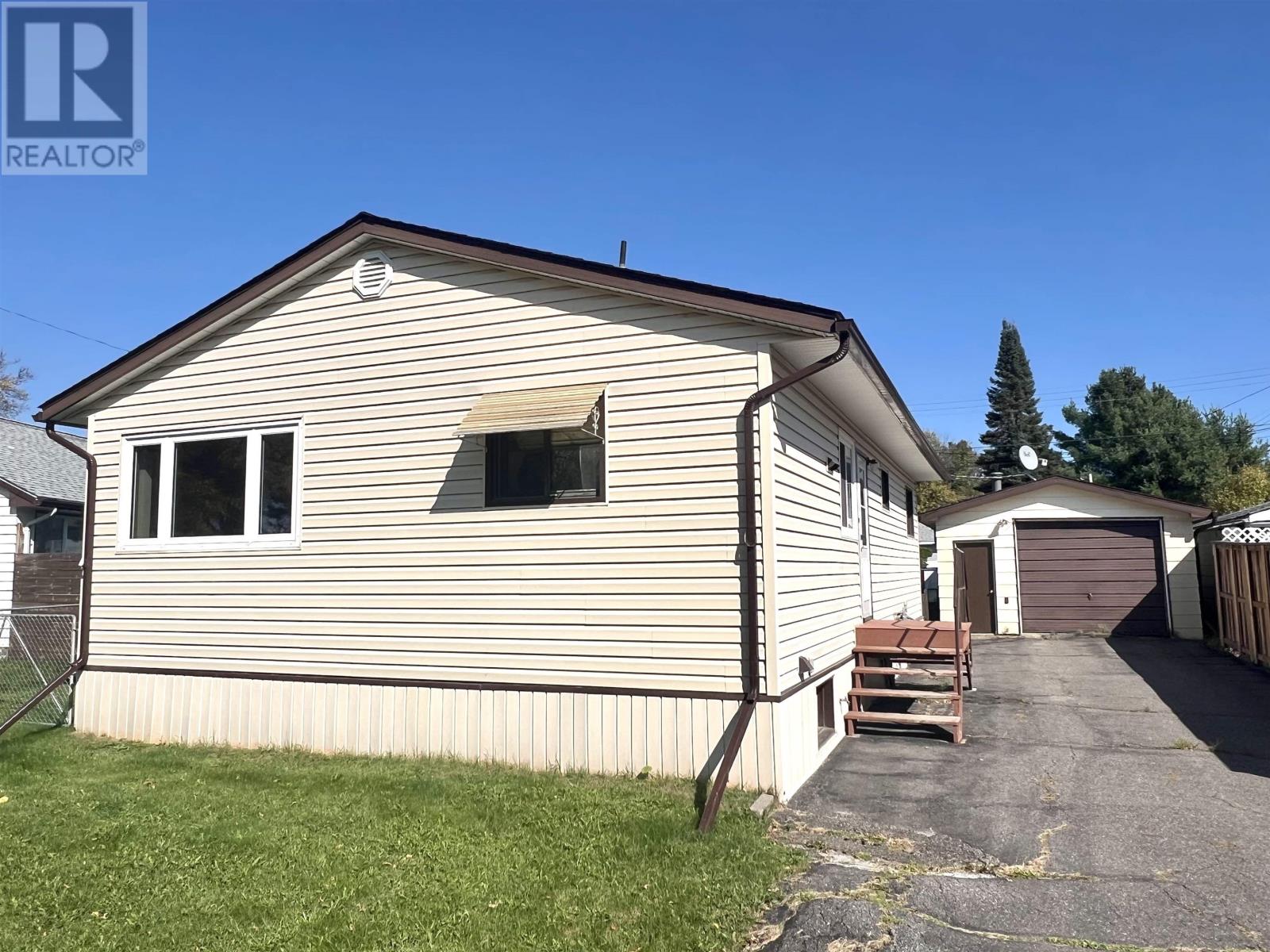 146 Pine Cres Property Photo 1