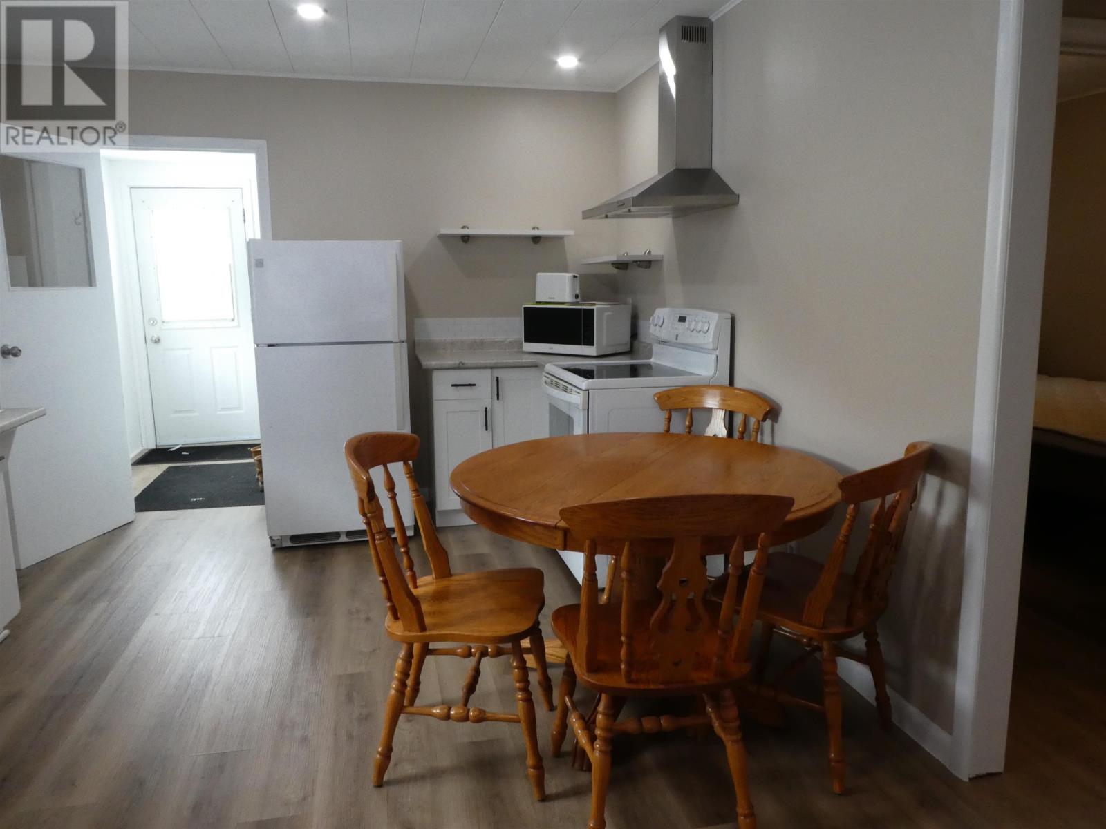 First St E Property Photo 10