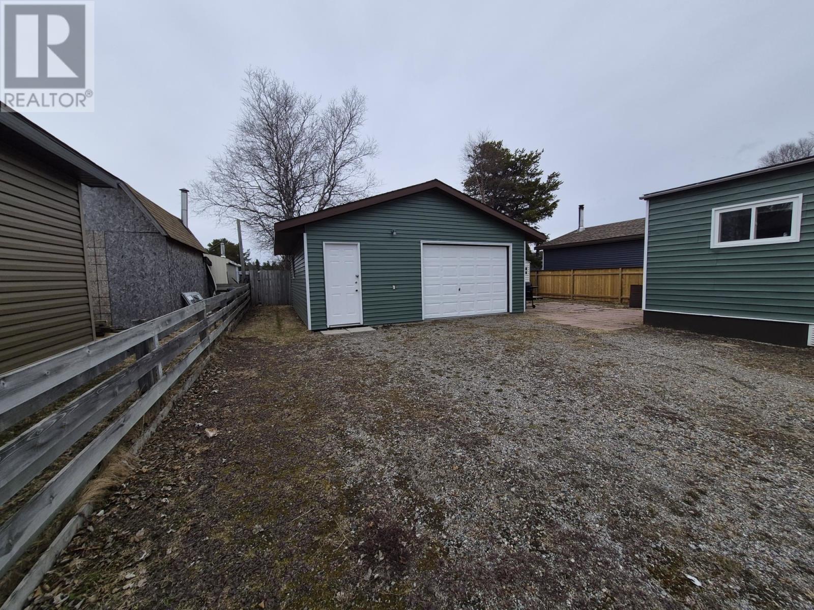 66 Jackson Crescent Property Photo 2