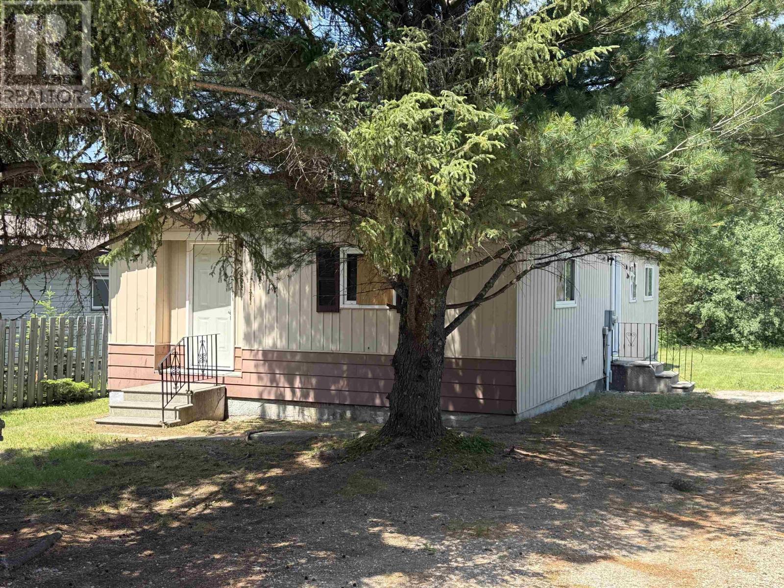 228 Davies St Property Photo 1