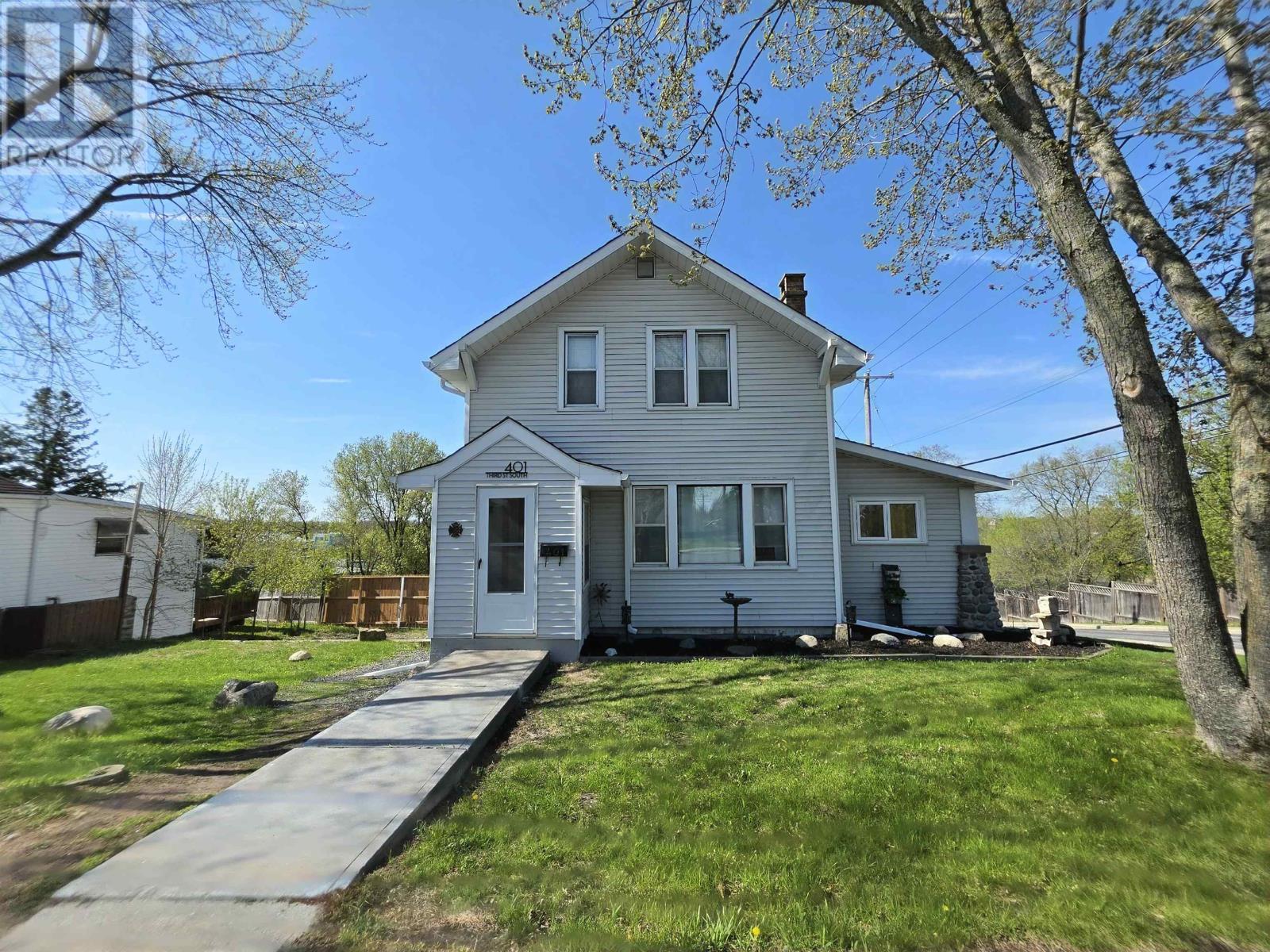 401 Third Street South Property Photo 1