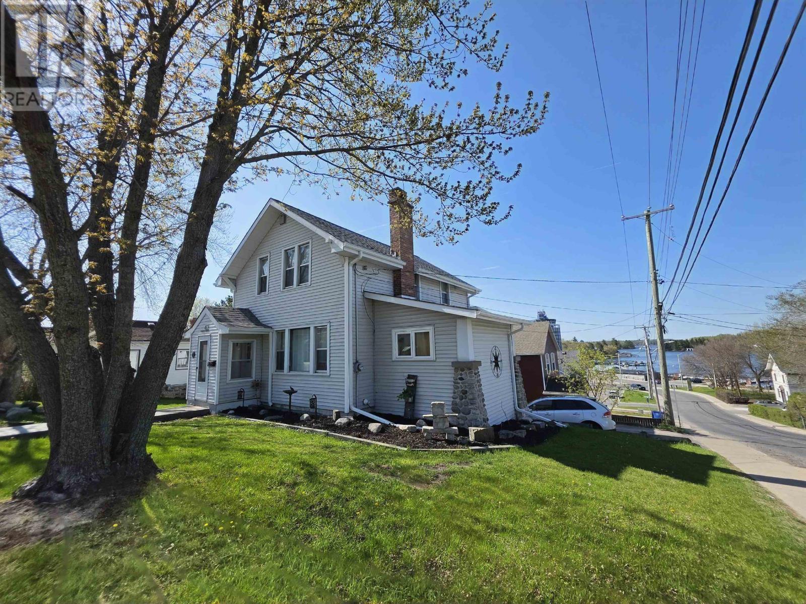 401 Third Street South Property Photo 2