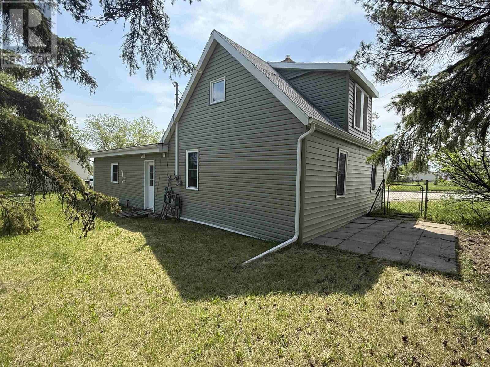 165 Third St Property Photo 2