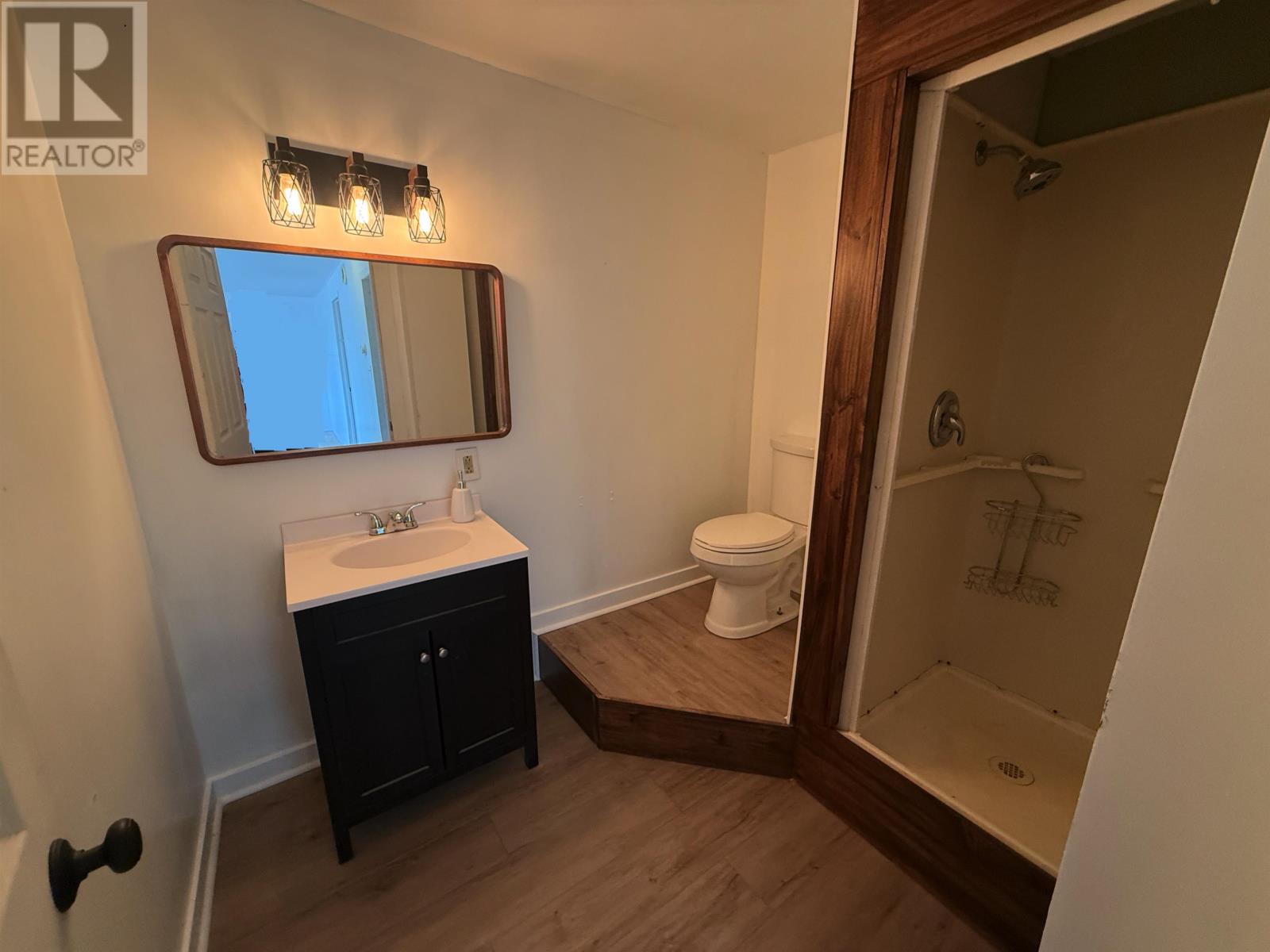 165 Third St Property Photo 6