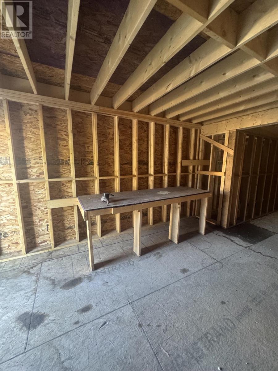 525 Mcintosh St Property Photo 3