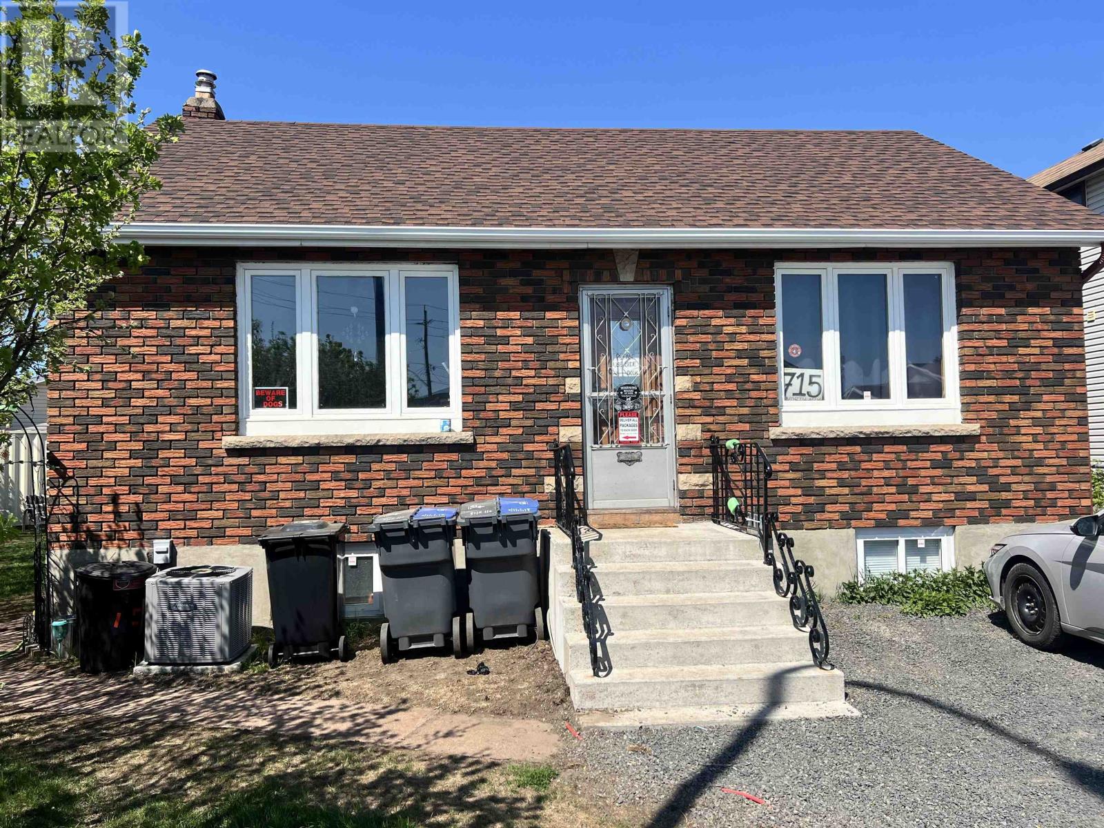 715 May St N Property Photo 1