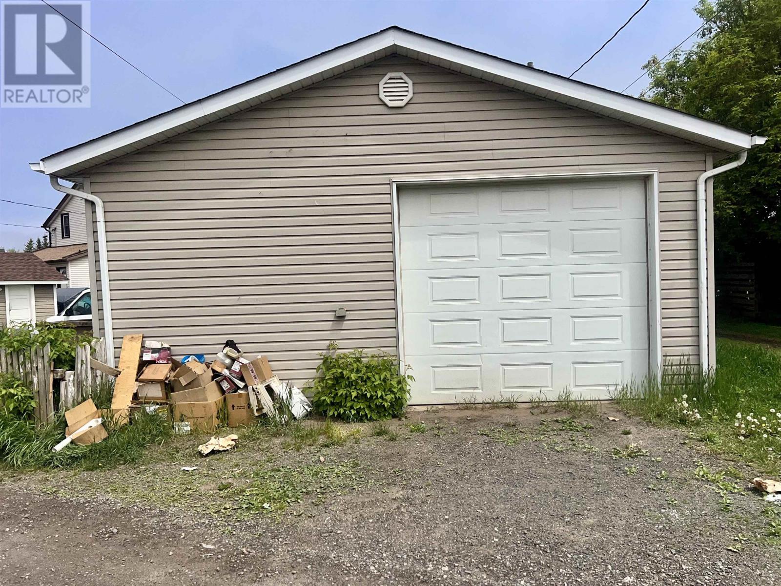 715 May St N Property Photo 4