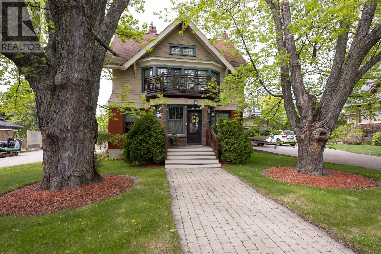 34 Winnipeg Ave Property Photo 1