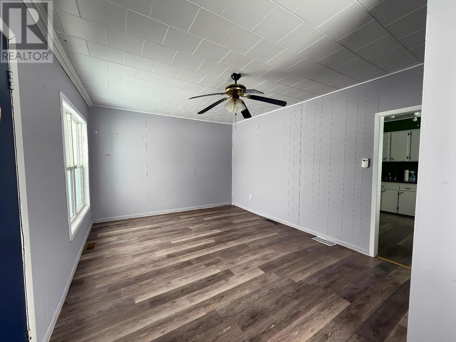 107 Beamish Ave E Property Photo 7
