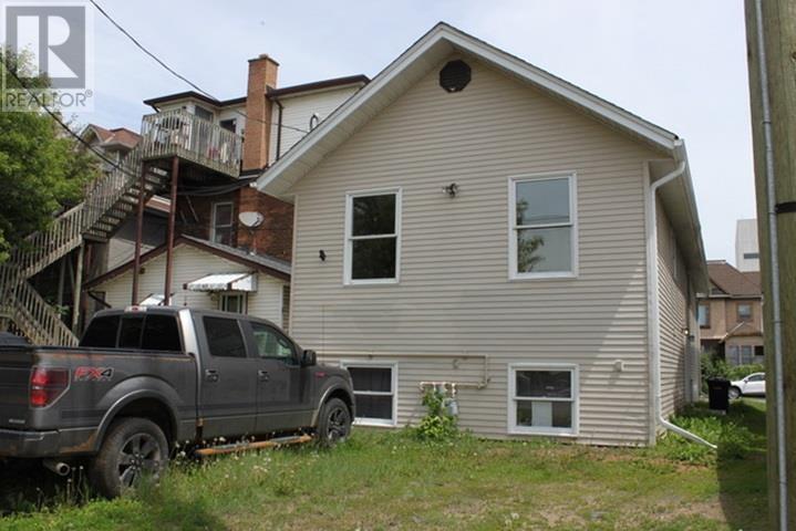 129 Mckellar St N Property Photo 2