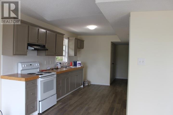 129 Mckellar St N Property Photo 4
