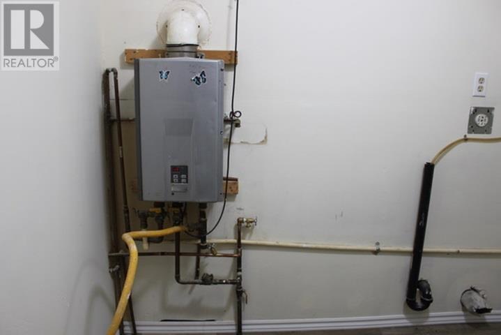 129 Mckellar St N Property Photo 8