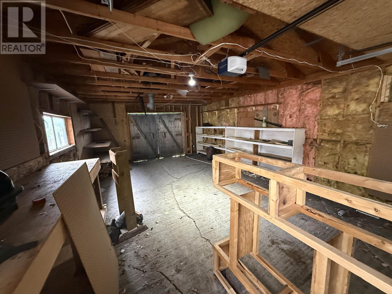 195 West River Rd Property Photo 3