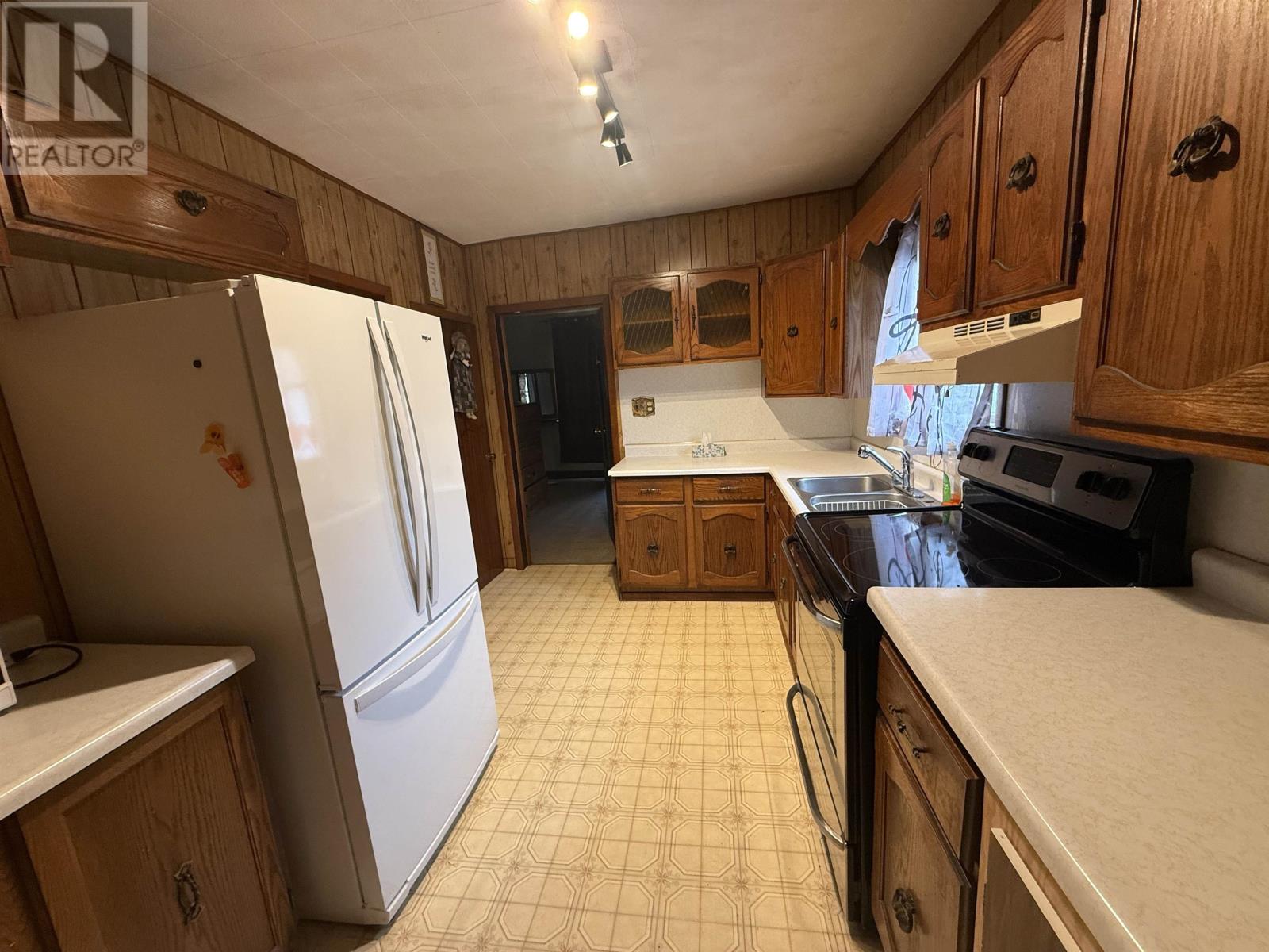 195 West River Rd Property Photo 10