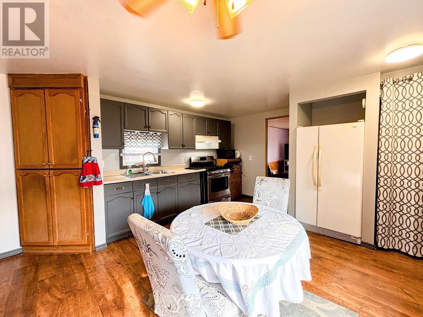 24 Jackson Cres Property Photo 2