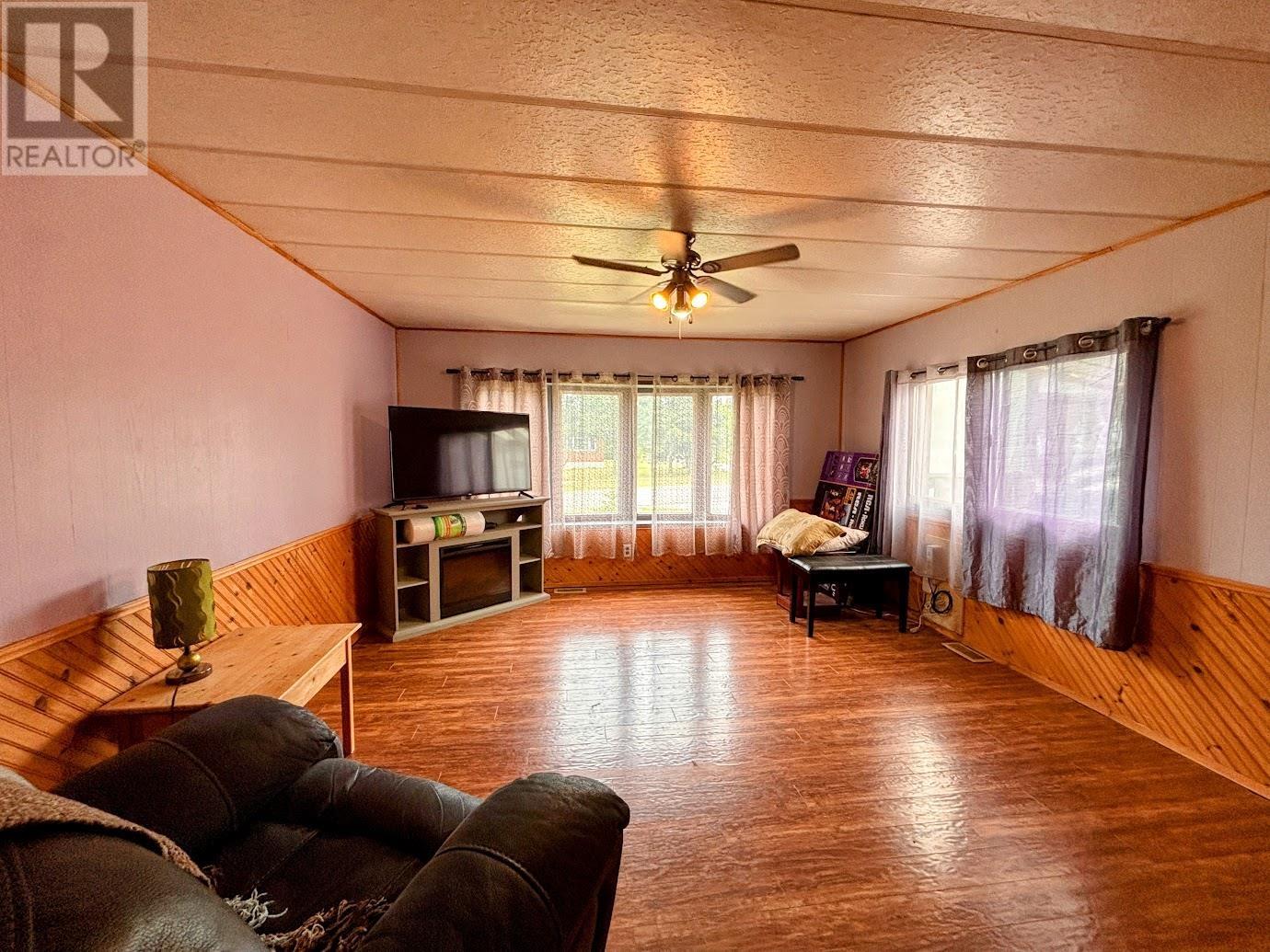24 Jackson Cres Property Photo 6