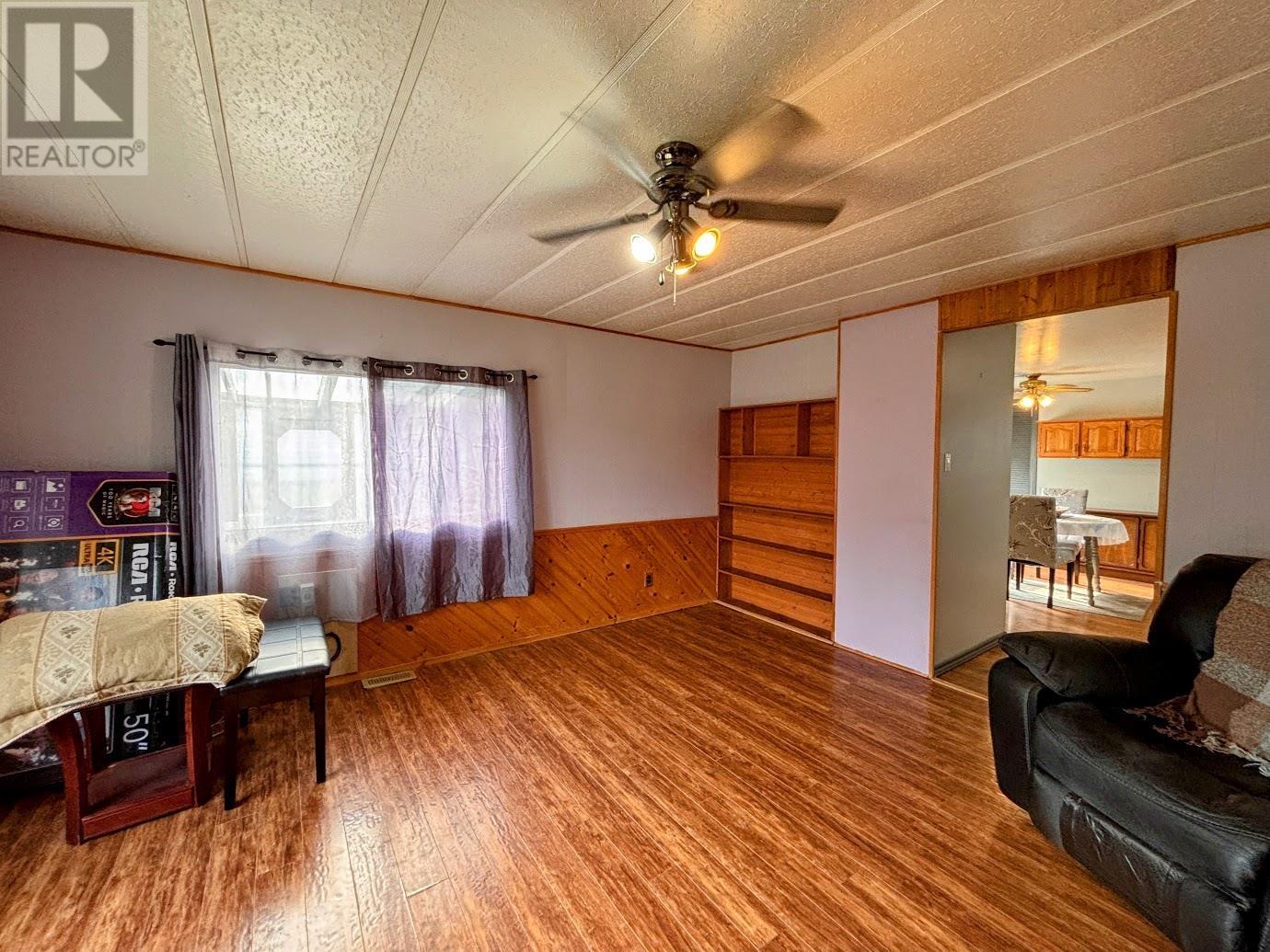 24 Jackson Cres Property Photo 8