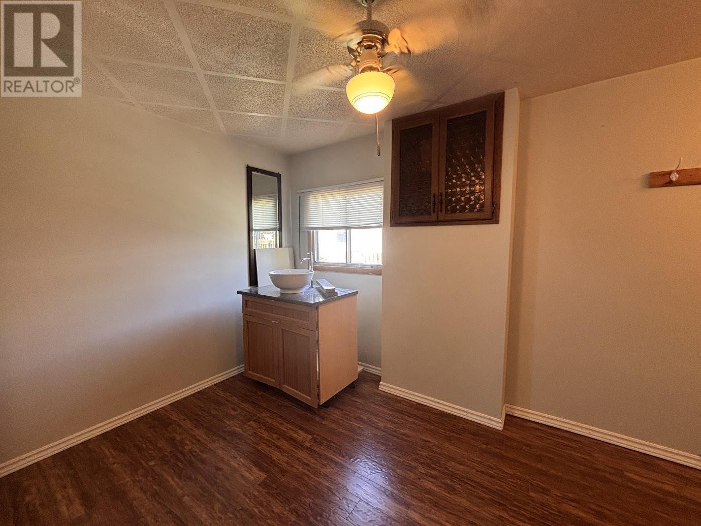 24 Jackson Cres Property Photo 14